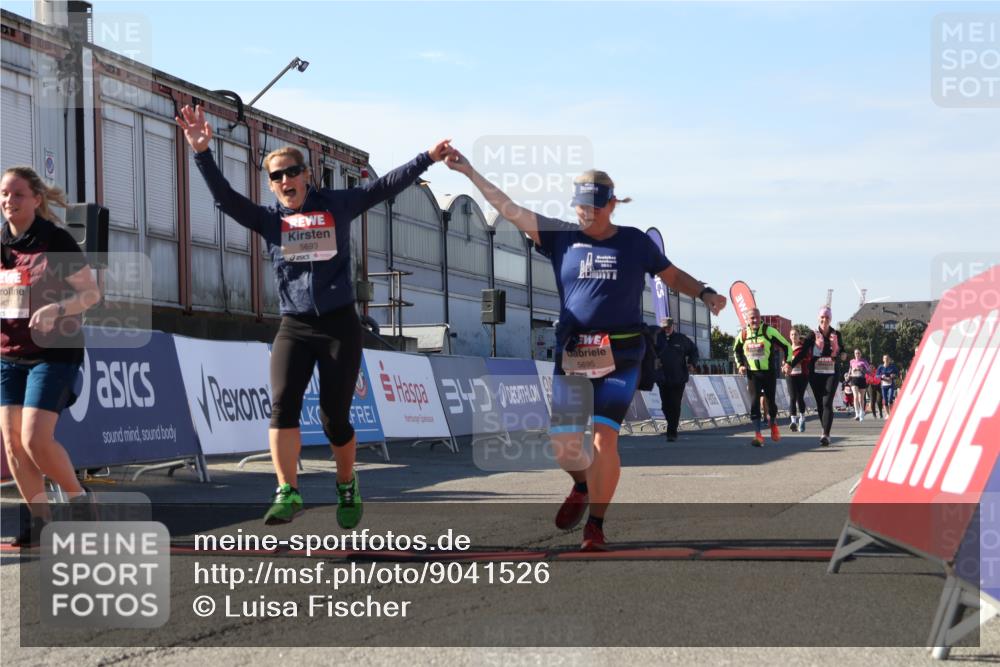 03.10.2025 - Köhlbrandbrückenlauf Luisa Fischer http://msf.ph/oto/9041526 03.10.2025 13:34:24 Ziel 4674, 5207, 5221, 5437, 5693, 5695 meine-sportfotos.de
