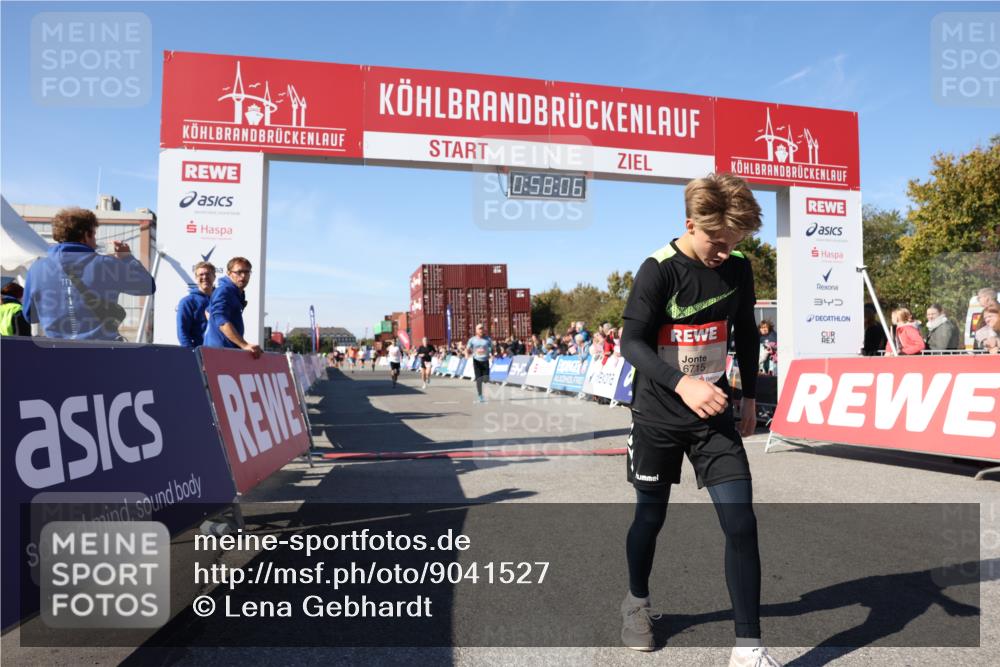 03.10.2025 - Köhlbrandbrückenlauf Lena Gebhardt http://msf.ph/oto/9041527 03.10.2025 12:58:07 Ziel 4046, 4234, 4248, 4394, 6518, 6519, 6520, 6715, 6718 meine-sportfotos.de