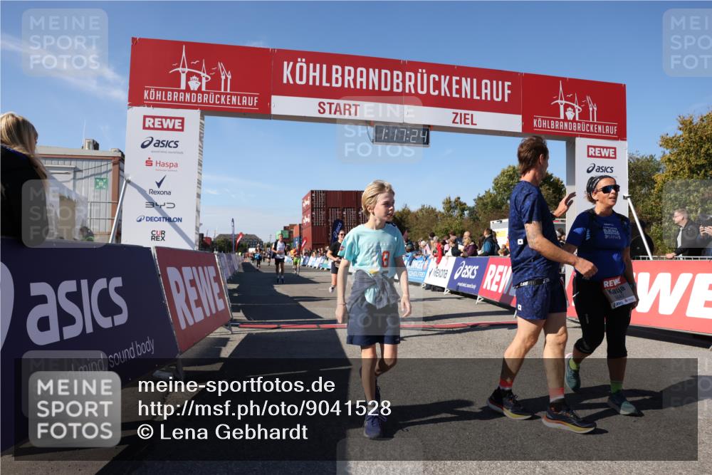 03.10.2025 - Köhlbrandbrückenlauf Lena Gebhardt http://msf.ph/oto/9041528 03.10.2025 13:17:24 Ziel 4404, 4686, 4988, 5007, 5008, 5031, 5429, 5544, 5638, 5642, 5890, 5943, 6069, 6389 meine-sportfotos.de