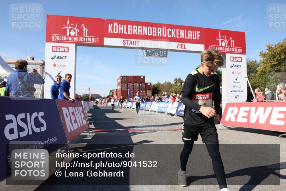 03.10.2025 - Köhlbrandbrückenlauf Lena Gebhardt http://msf.ph/oto/9041532 03.10.2025 12:58:07 Ziel 4046, 4234, 4248, 4394, 6518, 6519, 6520, 6715, 6718 meine-sportfotos.de