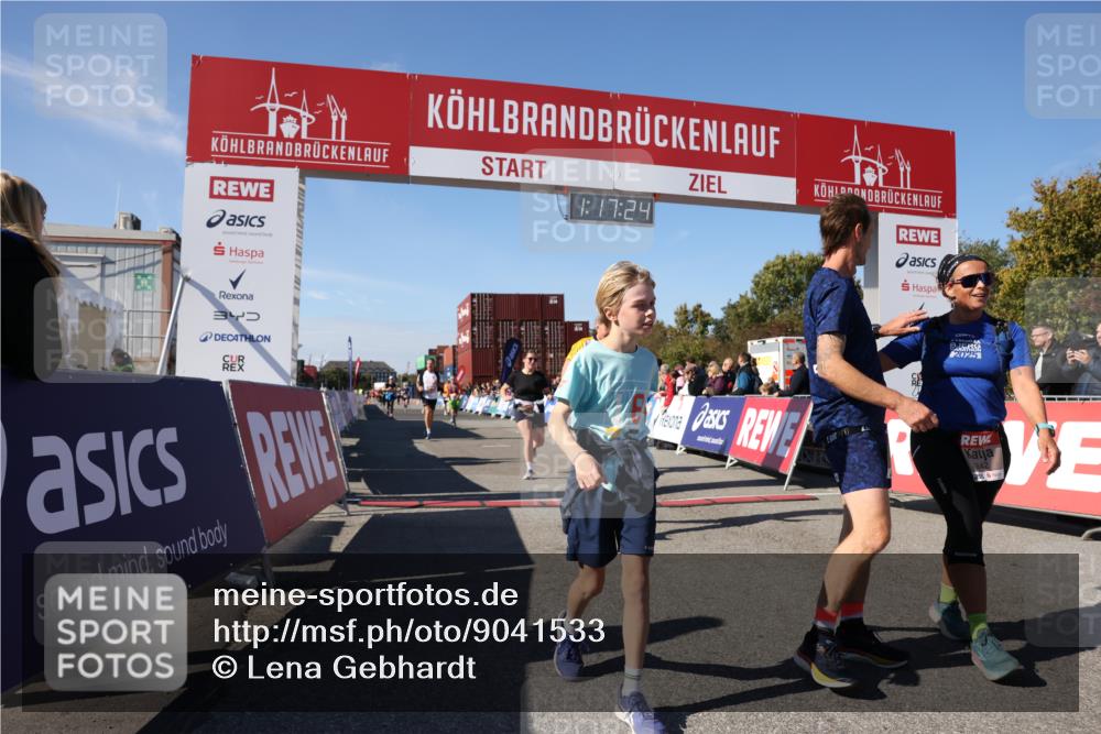03.10.2025 - Köhlbrandbrückenlauf Lena Gebhardt http://msf.ph/oto/9041533 03.10.2025 13:17:25 Ziel 4404, 4686, 4818, 4988, 5007, 5008, 5031, 5544, 5638, 5642, 5890, 5943, 6069, 6389 meine-sportfotos.de
