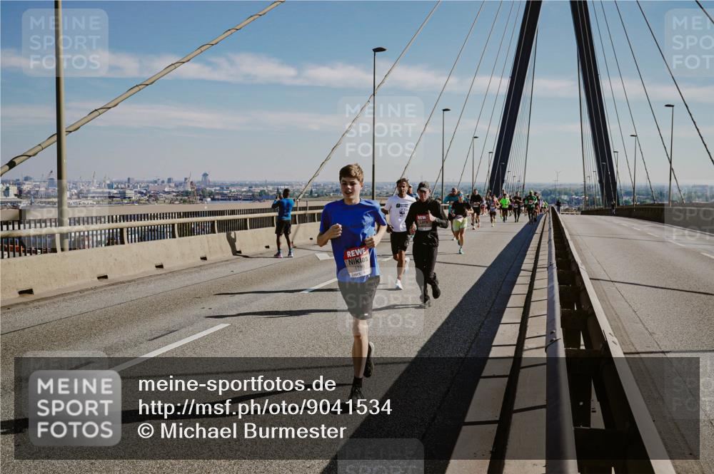 03.10.2025 - Köhlbrandbrückenlauf Michael Burmester http://msf.ph/oto/9041534 03.10.2025 12:22:52 Position 1 4140 meine-sportfotos.de