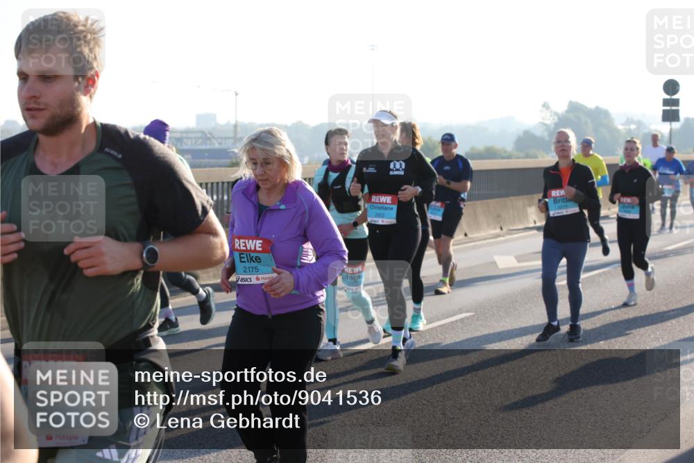03.10.2025 - Köhlbrandbrückenlauf Lena Gebhardt http://msf.ph/oto/9041536 03.10.2025 09:25:38 Position 1 313, 2922, 2175, 2219 meine-sportfotos.de