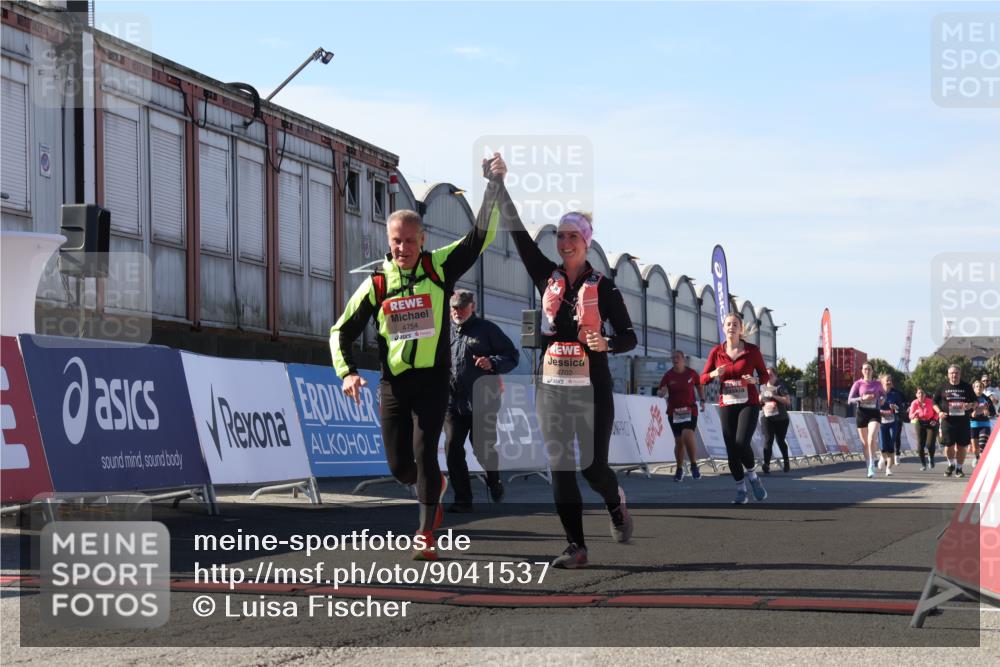 03.10.2025 - Köhlbrandbrückenlauf Luisa Fischer http://msf.ph/oto/9041537 03.10.2025 13:34:29 Ziel 4702, 4754, 5207, 5221, 5390, 5437, 5693, 5695 meine-sportfotos.de
