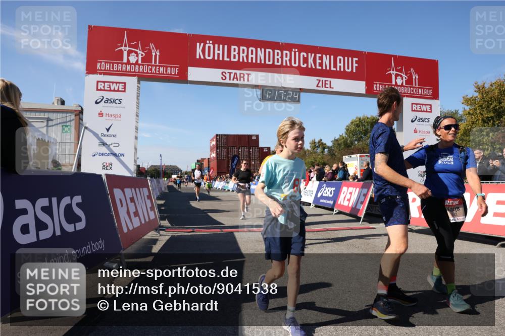 03.10.2025 - Köhlbrandbrückenlauf Lena Gebhardt http://msf.ph/oto/9041538 03.10.2025 13:17:25 Ziel 4404, 4686, 4818, 4988, 5007, 5008, 5031, 5544, 5638, 5642, 5890, 5943, 6069, 6389 meine-sportfotos.de