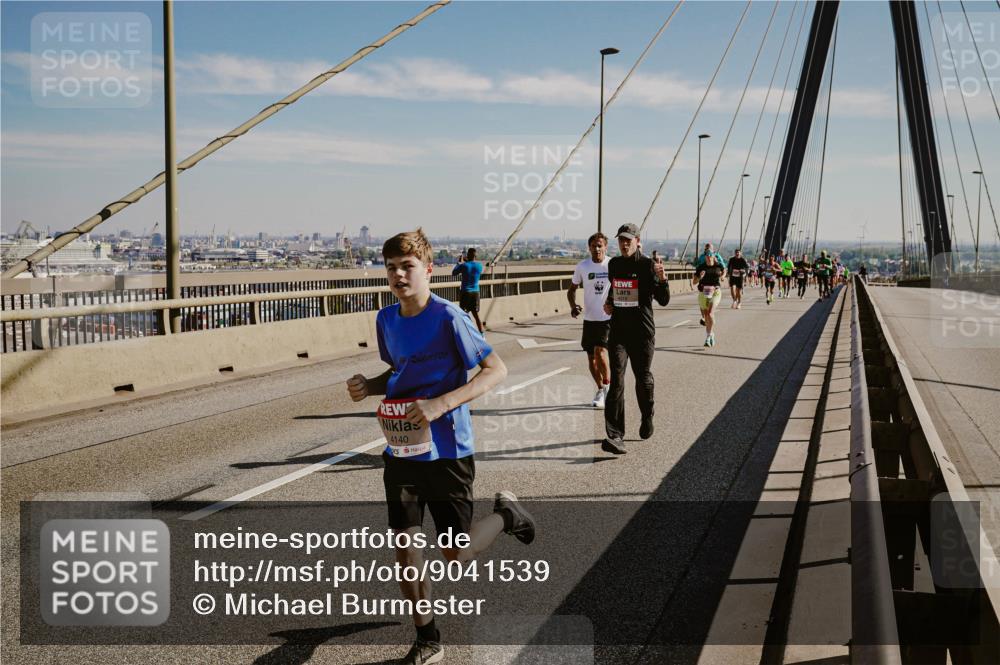 03.10.2025 - Köhlbrandbrückenlauf Michael Burmester http://msf.ph/oto/9041539 03.10.2025 12:22:52 Position 1 4140 meine-sportfotos.de