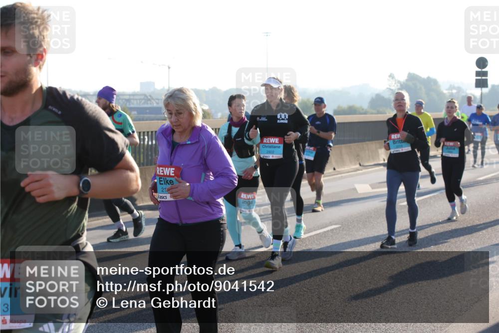 03.10.2025 - Köhlbrandbrückenlauf Lena Gebhardt http://msf.ph/oto/9041542 03.10.2025 09:25:38 Position 1 13, 21, 2922, 2219 meine-sportfotos.de