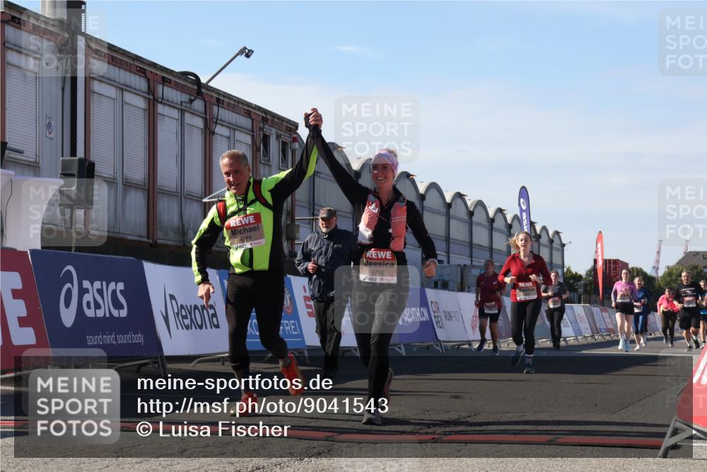 03.10.2025 - Köhlbrandbrückenlauf Luisa Fischer http://msf.ph/oto/9041543 03.10.2025 13:34:30 Ziel 4702, 4754, 5390, 5437, 5693, 5695 meine-sportfotos.de