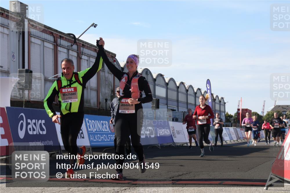 03.10.2025 - Köhlbrandbrückenlauf Luisa Fischer http://msf.ph/oto/9041549 03.10.2025 13:34:30 Ziel 4702, 4754, 5390, 5437, 5693, 5695 meine-sportfotos.de