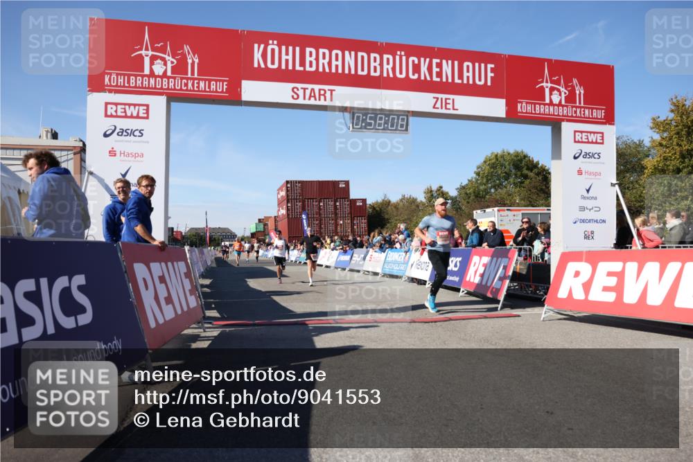03.10.2025 - Köhlbrandbrückenlauf Lena Gebhardt http://msf.ph/oto/9041553 03.10.2025 12:58:09 Ziel 4234, 4248, 4394, 6715, 6718 meine-sportfotos.de
