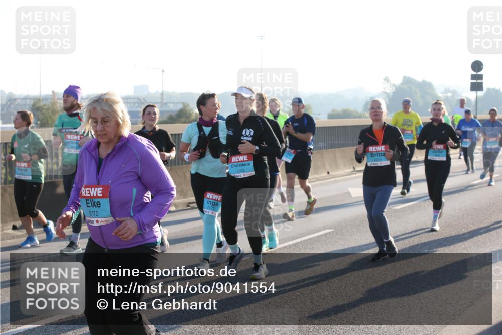 03.10.2025 - Köhlbrandbrückenlauf Lena Gebhardt http://msf.ph/oto/9041554 03.10.2025 09:25:38 Position 1 2175, 2177, 2922, 2219 meine-sportfotos.de