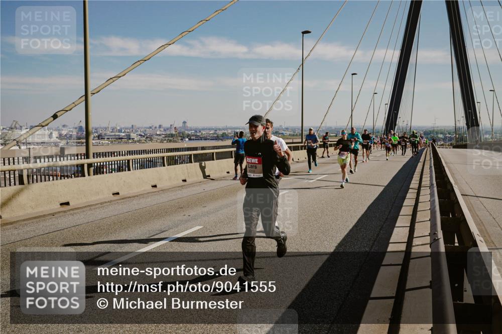 03.10.2025 - Köhlbrandbrückenlauf Michael Burmester http://msf.ph/oto/9041555 03.10.2025 12:22:53 Position 1 4319 meine-sportfotos.de