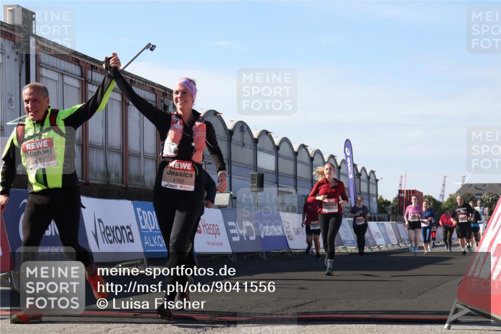 03.10.2025 - Köhlbrandbrückenlauf Luisa Fischer http://msf.ph/oto/9041556 03.10.2025 13:34:30 Ziel 4702, 4754, 5390, 5437, 5693, 5695 meine-sportfotos.de