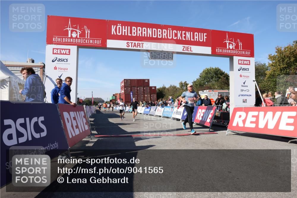 03.10.2025 - Köhlbrandbrückenlauf Lena Gebhardt http://msf.ph/oto/9041565 03.10.2025 12:58:09 Ziel 4234, 4248, 4394, 6715, 6718 meine-sportfotos.de