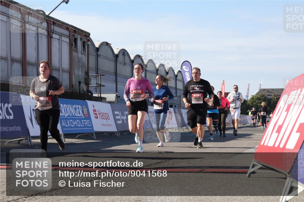 03.10.2025 - Köhlbrandbrückenlauf Luisa Fischer http://msf.ph/oto/9041568 03.10.2025 13:34:37 Ziel 4702, 4754, 4997, 5390, 5407, 5465, 6289, 6290, 6486 meine-sportfotos.de