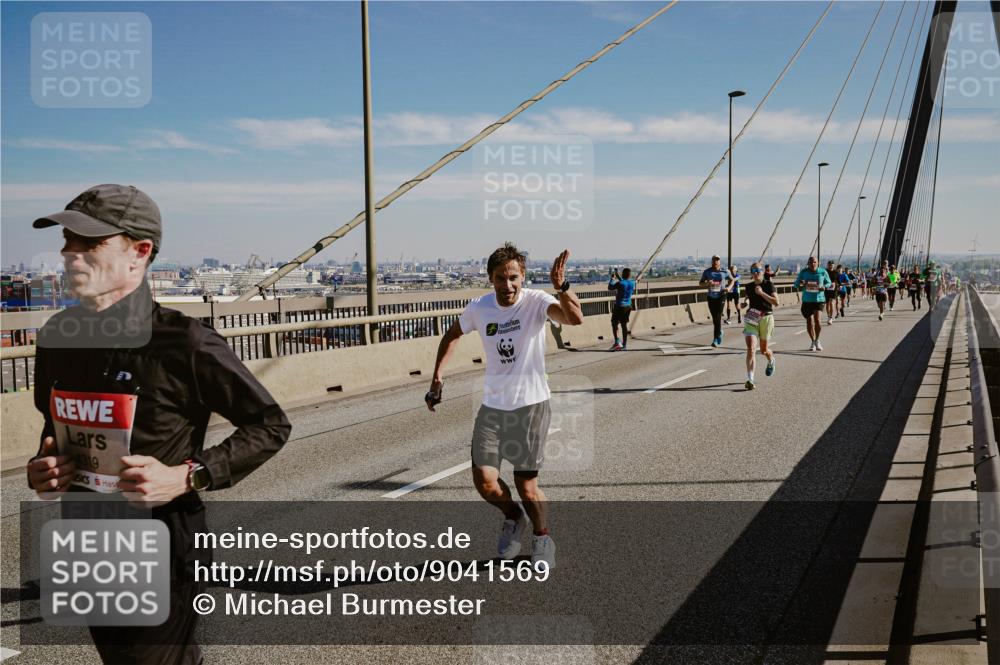 03.10.2025 - Köhlbrandbrückenlauf Michael Burmester http://msf.ph/oto/9041569 03.10.2025 12:22:54 Position 1 19 meine-sportfotos.de