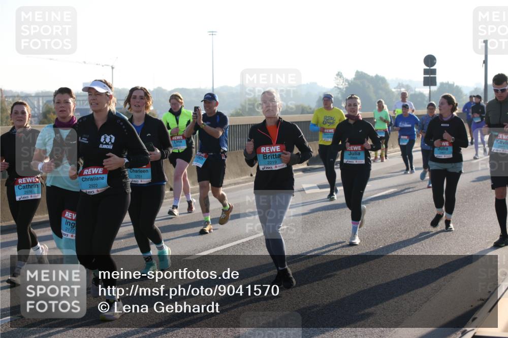03.10.2025 - Köhlbrandbrückenlauf Lena Gebhardt http://msf.ph/oto/9041570 03.10.2025 09:25:39 Position 1 2976, 2922, 3701, 2177, 2219 meine-sportfotos.de