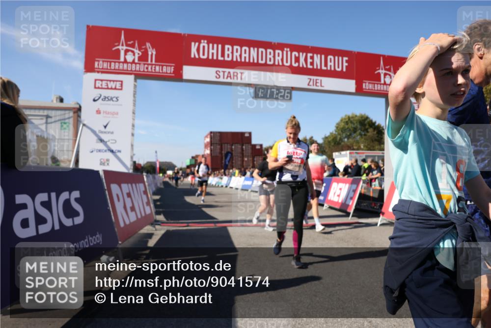 03.10.2025 - Köhlbrandbrückenlauf Lena Gebhardt http://msf.ph/oto/9041574 03.10.2025 13:17:26 Ziel 4404, 4686, 4746, 4818, 4988, 5007, 5008, 5031, 5638, 5642, 5890, 5943, 6069, 6389, 6710 meine-sportfotos.de