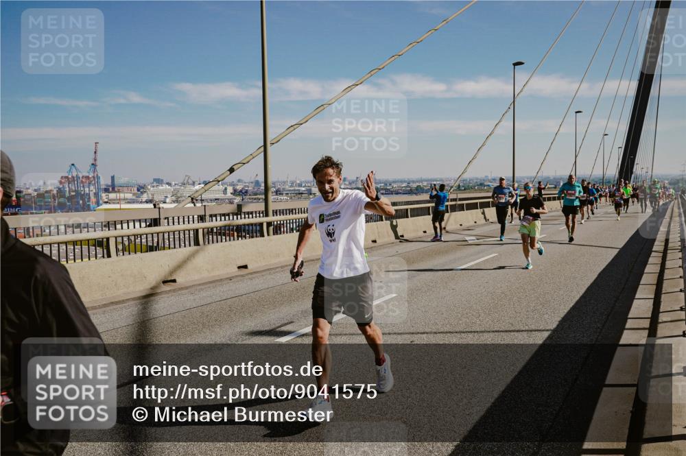 03.10.2025 - Köhlbrandbrückenlauf Michael Burmester http://msf.ph/oto/9041575 03.10.2025 12:22:54 Position 1  meine-sportfotos.de