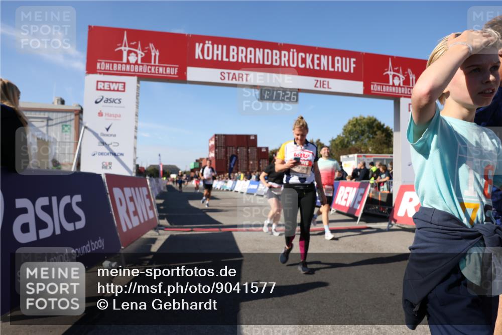 03.10.2025 - Köhlbrandbrückenlauf Lena Gebhardt http://msf.ph/oto/9041577 03.10.2025 13:17:26 Ziel 4404, 4686, 4746, 4818, 4988, 5007, 5008, 5031, 5638, 5642, 5890, 5943, 6069, 6389, 6710 meine-sportfotos.de