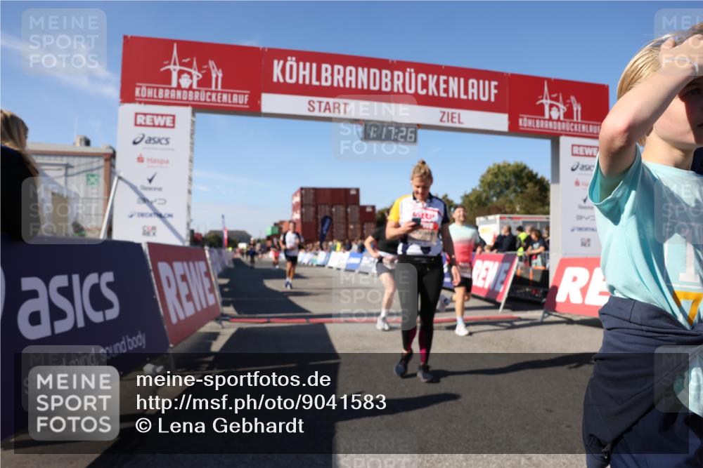 03.10.2025 - Köhlbrandbrückenlauf Lena Gebhardt http://msf.ph/oto/9041583 03.10.2025 13:17:26 Ziel 4404, 4686, 4746, 4818, 4988, 5007, 5008, 5031, 5638, 5642, 5890, 5943, 6069, 6389, 6710 meine-sportfotos.de
