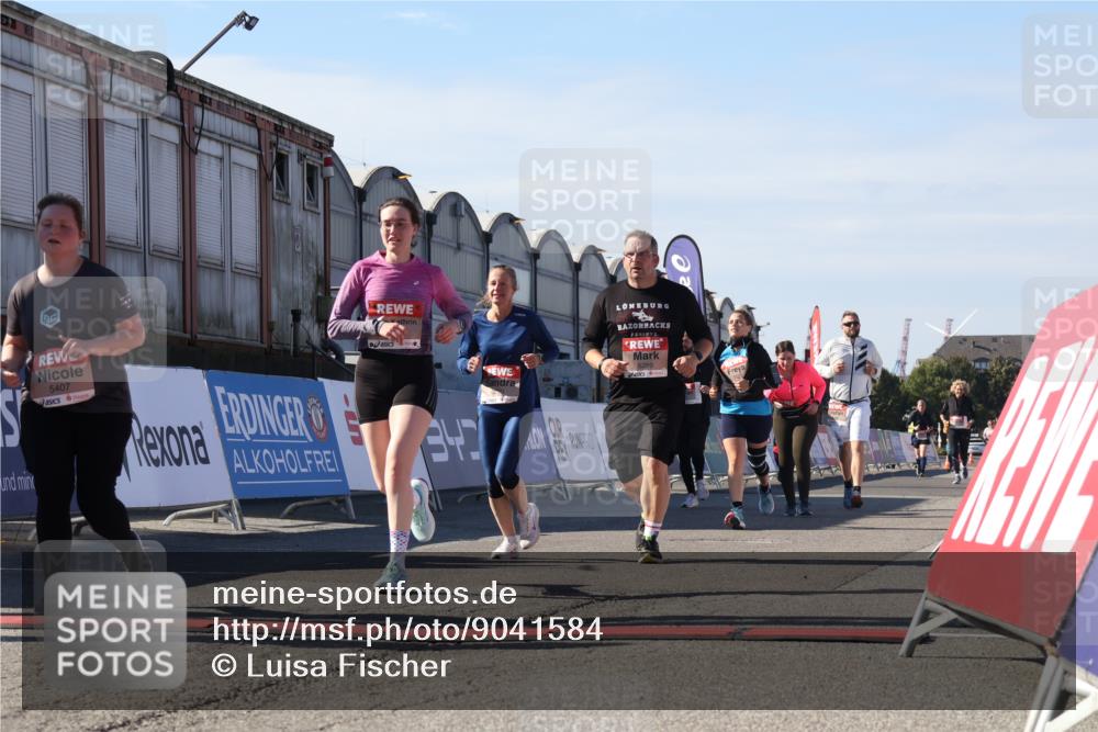 03.10.2025 - Köhlbrandbrückenlauf Luisa Fischer http://msf.ph/oto/9041584 03.10.2025 13:34:38 Ziel 4112, 4498, 4702, 4754, 4767, 4997, 5390, 5407, 5465, 6289, 6290, 6486 meine-sportfotos.de
