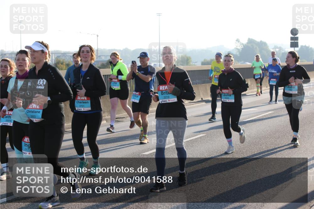 03.10.2025 - Köhlbrandbrückenlauf Lena Gebhardt http://msf.ph/oto/9041588 03.10.2025 09:25:39 Position 1 2976, 2922, 3701, 2177, 2112, 2219, 2966 meine-sportfotos.de