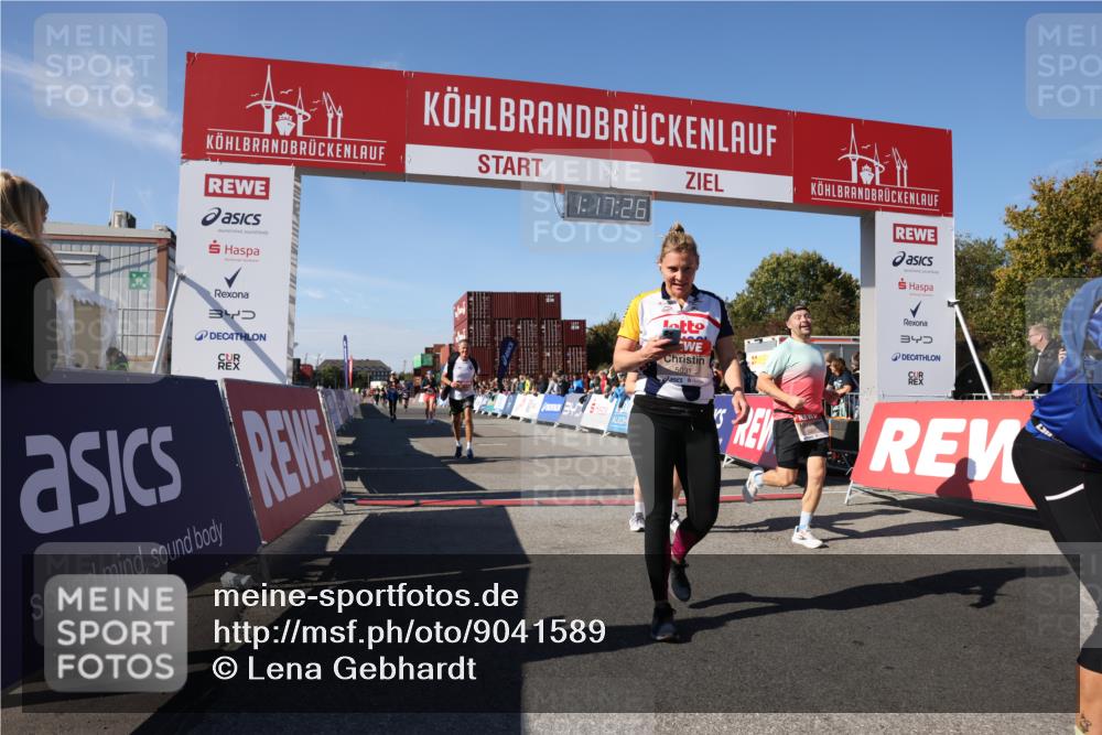 03.10.2025 - Köhlbrandbrückenlauf Lena Gebhardt http://msf.ph/oto/9041589 03.10.2025 13:17:27 Ziel 4012, 4686, 4746, 4818, 4988, 5007, 5008, 5031, 5638, 5642, 5890, 5943, 6069, 6389, 6710 meine-sportfotos.de