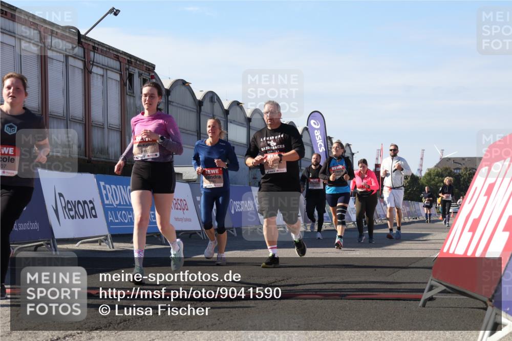 03.10.2025 - Köhlbrandbrückenlauf Luisa Fischer http://msf.ph/oto/9041590 03.10.2025 13:34:38 Ziel 4112, 4498, 4702, 4754, 4767, 4997, 5390, 5407, 5465, 6289, 6290, 6486 meine-sportfotos.de