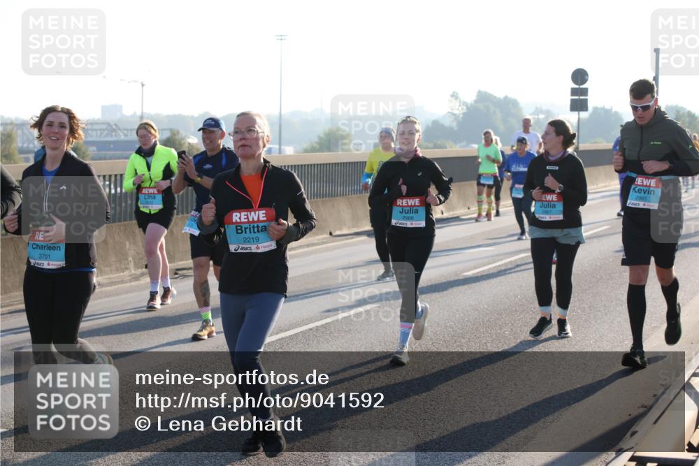 03.10.2025 - Köhlbrandbrückenlauf Lena Gebhardt http://msf.ph/oto/9041592 03.10.2025 09:25:39 Position 1 3701, 80, 2112, 2219, 2966, 2967, 2965 meine-sportfotos.de