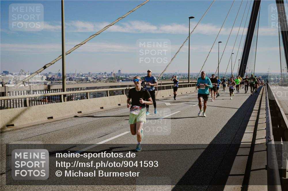 03.10.2025 - Köhlbrandbrückenlauf Michael Burmester http://msf.ph/oto/9041593 03.10.2025 12:22:56 Position 1  meine-sportfotos.de
