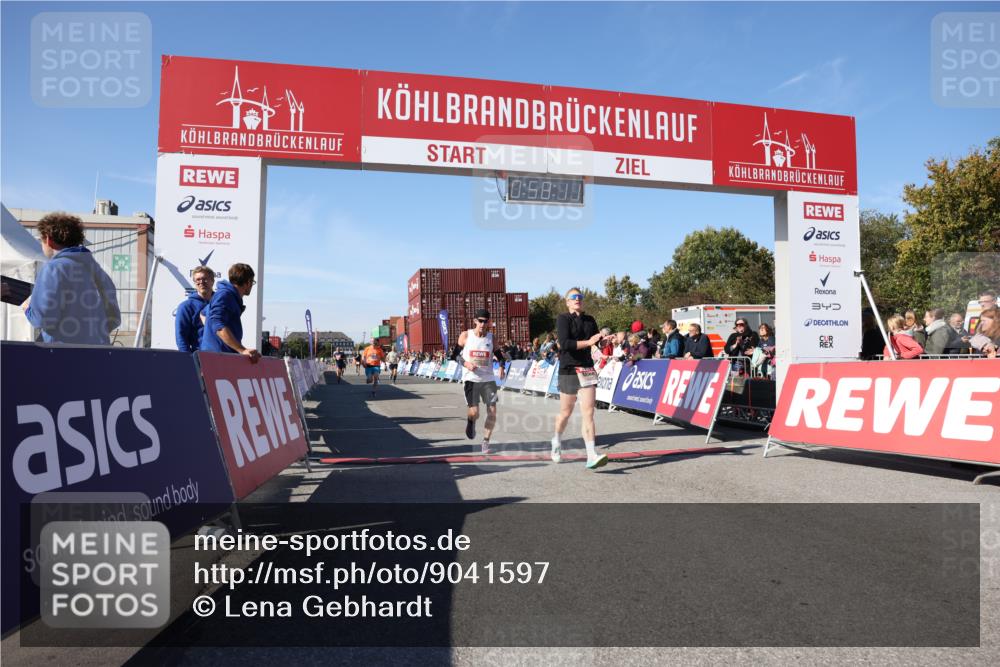 03.10.2025 - Köhlbrandbrückenlauf Lena Gebhardt http://msf.ph/oto/9041597 03.10.2025 12:58:11 Ziel 4234, 4248, 4394, 6152, 6715, 6717, 6718 meine-sportfotos.de