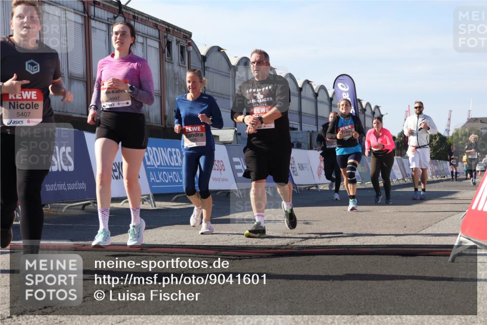 03.10.2025 - Köhlbrandbrückenlauf Luisa Fischer http://msf.ph/oto/9041601 03.10.2025 13:34:39 Ziel 4112, 4498, 4702, 4754, 4767, 4997, 5390, 5407, 5465, 6196, 6289, 6290, 6486 meine-sportfotos.de