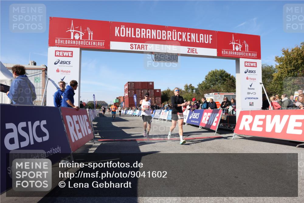 03.10.2025 - Köhlbrandbrückenlauf Lena Gebhardt http://msf.ph/oto/9041602 03.10.2025 12:58:11 Ziel 4234, 4248, 4394, 6152, 6715, 6717, 6718 meine-sportfotos.de
