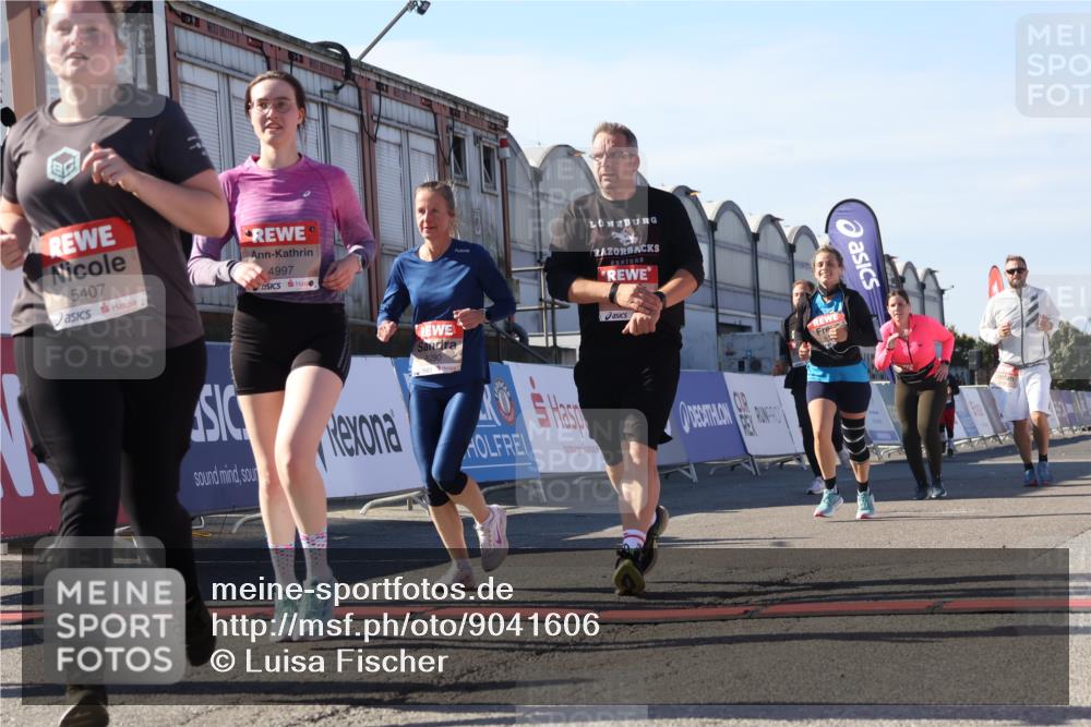 03.10.2025 - Köhlbrandbrückenlauf Luisa Fischer http://msf.ph/oto/9041606 03.10.2025 13:34:39 Ziel 4112, 4498, 4702, 4754, 4767, 4997, 5390, 5407, 5465, 6196, 6289, 6290, 6486 meine-sportfotos.de