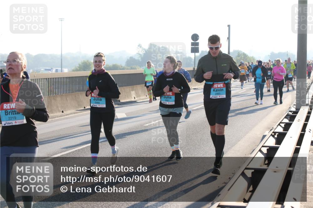 03.10.2025 - Köhlbrandbrückenlauf Lena Gebhardt http://msf.ph/oto/9041607 03.10.2025 09:25:40 Position 1 2219, 2966, 2967, 2965 meine-sportfotos.de