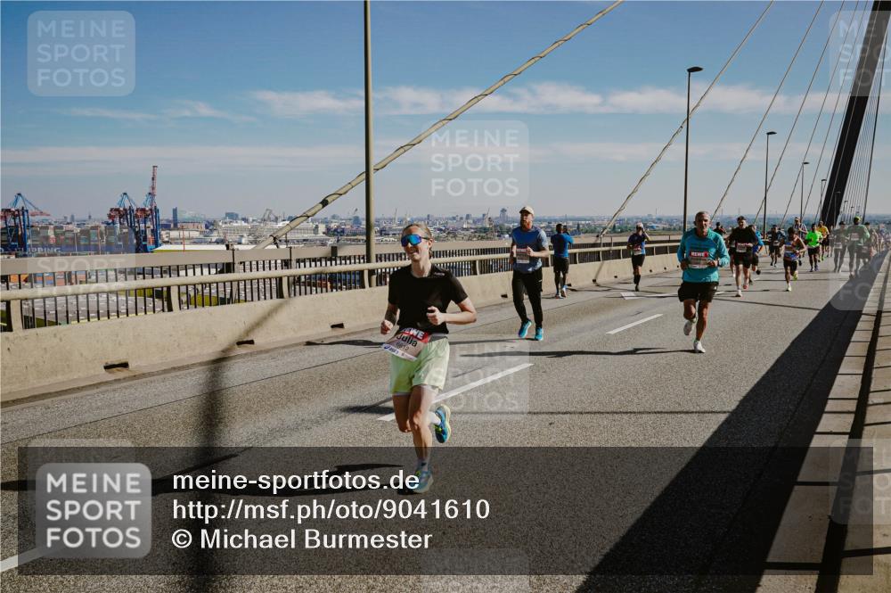 03.10.2025 - Köhlbrandbrückenlauf Michael Burmester http://msf.ph/oto/9041610 03.10.2025 12:22:57 Position 1  meine-sportfotos.de