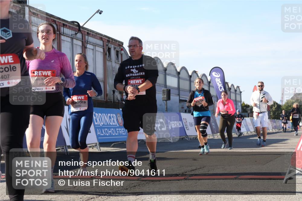03.10.2025 - Köhlbrandbrückenlauf Luisa Fischer http://msf.ph/oto/9041611 03.10.2025 13:34:39 Ziel 4112, 4498, 4702, 4754, 4767, 4997, 5390, 5407, 5465, 6196, 6289, 6290, 6486 meine-sportfotos.de