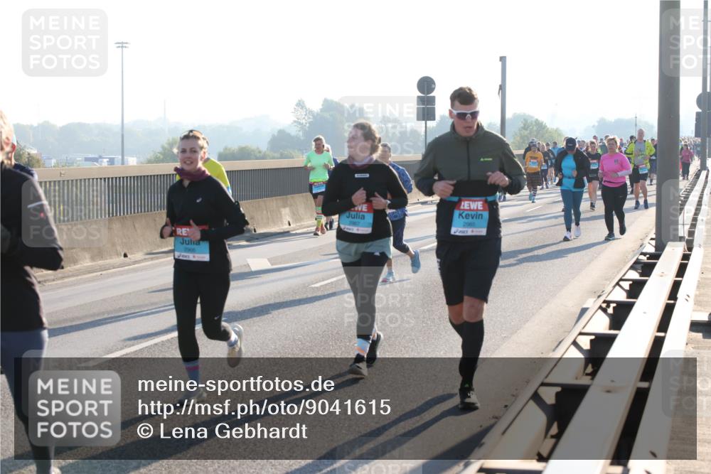 03.10.2025 - Köhlbrandbrückenlauf Lena Gebhardt http://msf.ph/oto/9041615 03.10.2025 09:25:40 Position 1 2966, 2965 meine-sportfotos.de