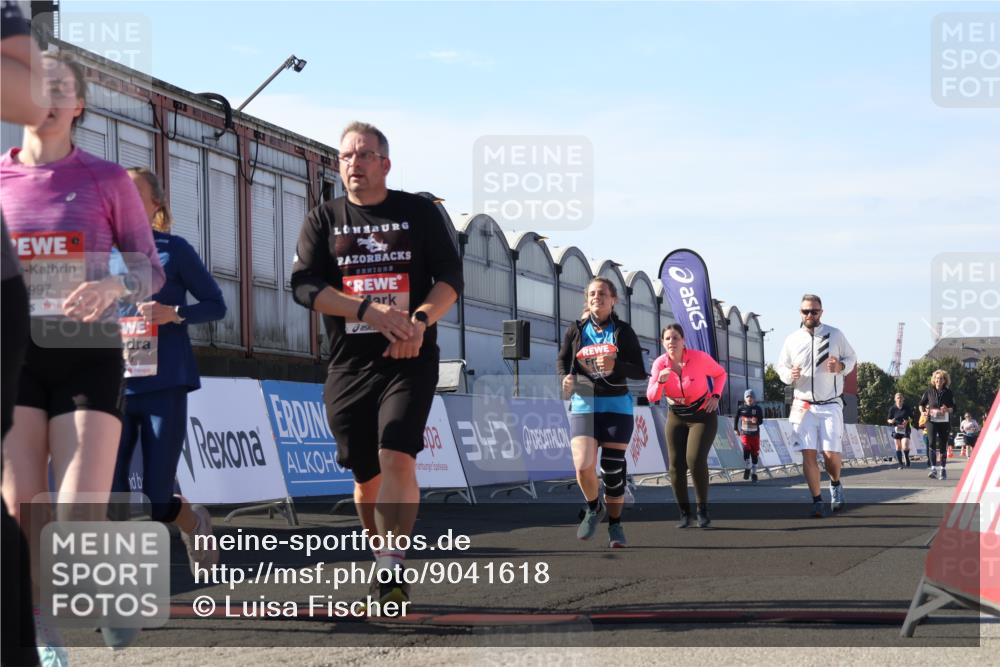 03.10.2025 - Köhlbrandbrückenlauf Luisa Fischer http://msf.ph/oto/9041618 03.10.2025 13:34:40 Ziel 4112, 4498, 4702, 4754, 4767, 4997, 5390, 5407, 5465, 6196, 6289, 6290, 6486 meine-sportfotos.de