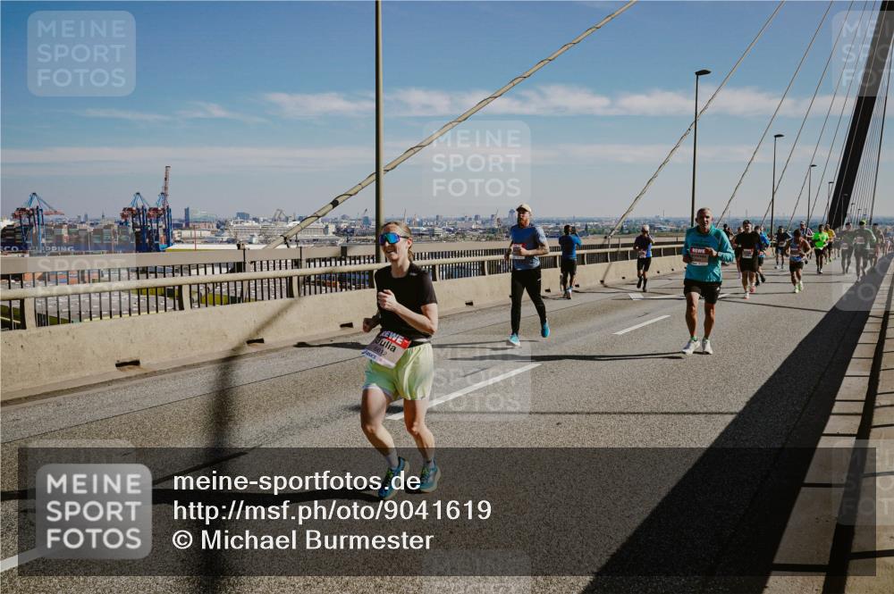 03.10.2025 - Köhlbrandbrückenlauf Michael Burmester http://msf.ph/oto/9041619 03.10.2025 12:22:57 Position 1  meine-sportfotos.de