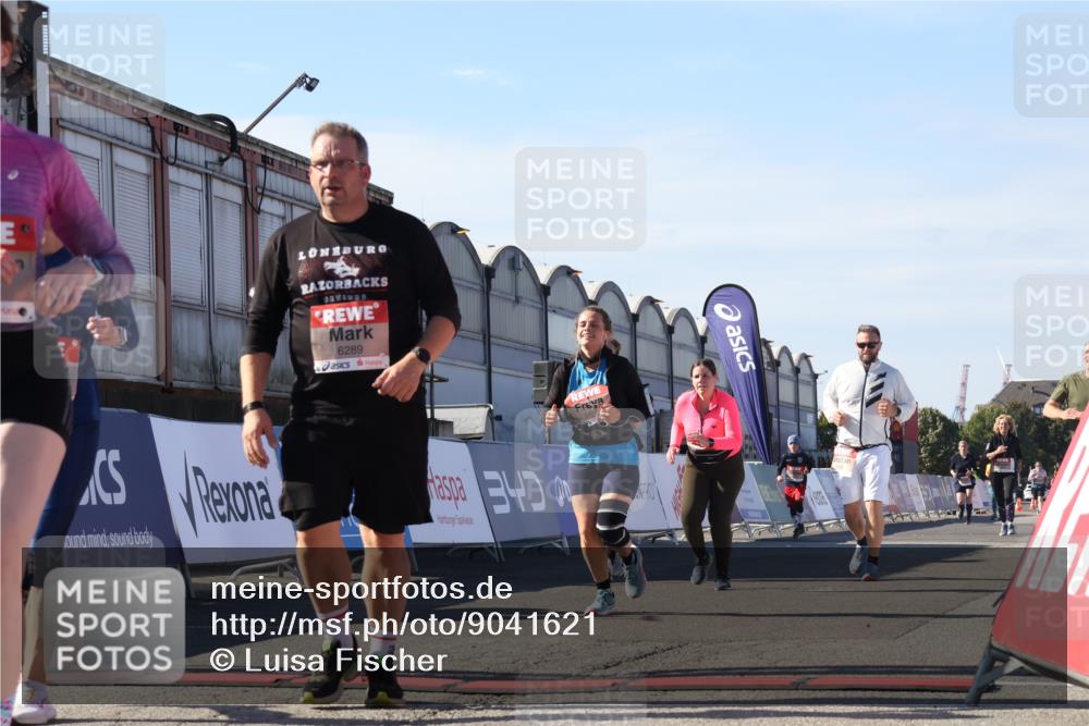 03.10.2025 - Köhlbrandbrückenlauf Luisa Fischer http://msf.ph/oto/9041621 03.10.2025 13:34:40 Ziel 4112, 4498, 4702, 4754, 4767, 4997, 5390, 5407, 5465, 6196, 6289, 6290, 6486 meine-sportfotos.de