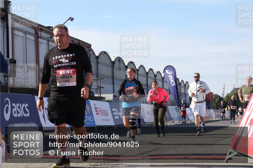 03.10.2025 - Köhlbrandbrückenlauf Luisa Fischer http://msf.ph/oto/9041625 03.10.2025 13:34:40 Ziel 4112, 4498, 4702, 4754, 4767, 4997, 5390, 5407, 5465, 6196, 6289, 6290, 6486 meine-sportfotos.de