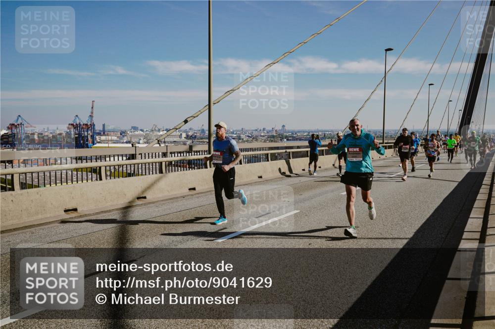 03.10.2025 - Köhlbrandbrückenlauf Michael Burmester http://msf.ph/oto/9041629 03.10.2025 12:22:58 Position 1  meine-sportfotos.de