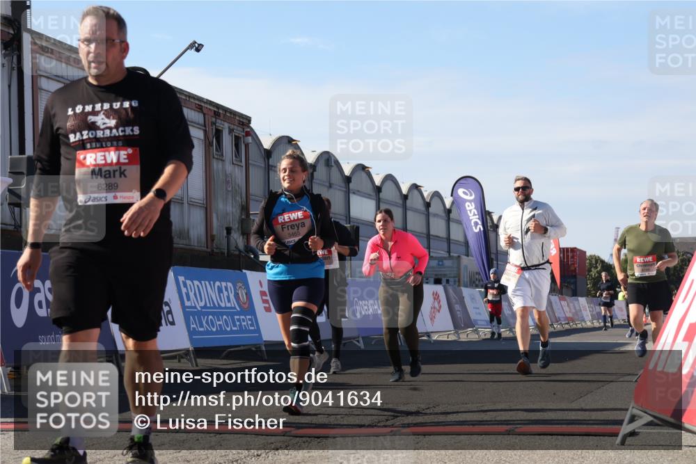 03.10.2025 - Köhlbrandbrückenlauf Luisa Fischer http://msf.ph/oto/9041634 03.10.2025 13:34:41 Ziel 4112, 4498, 4702, 4754, 4767, 4997, 5390, 5407, 5465, 6196, 6289, 6290, 6486 meine-sportfotos.de