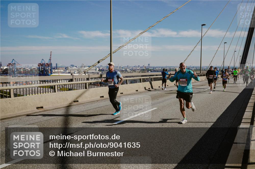 03.10.2025 - Köhlbrandbrückenlauf Michael Burmester http://msf.ph/oto/9041635 03.10.2025 12:22:58 Position 1  meine-sportfotos.de