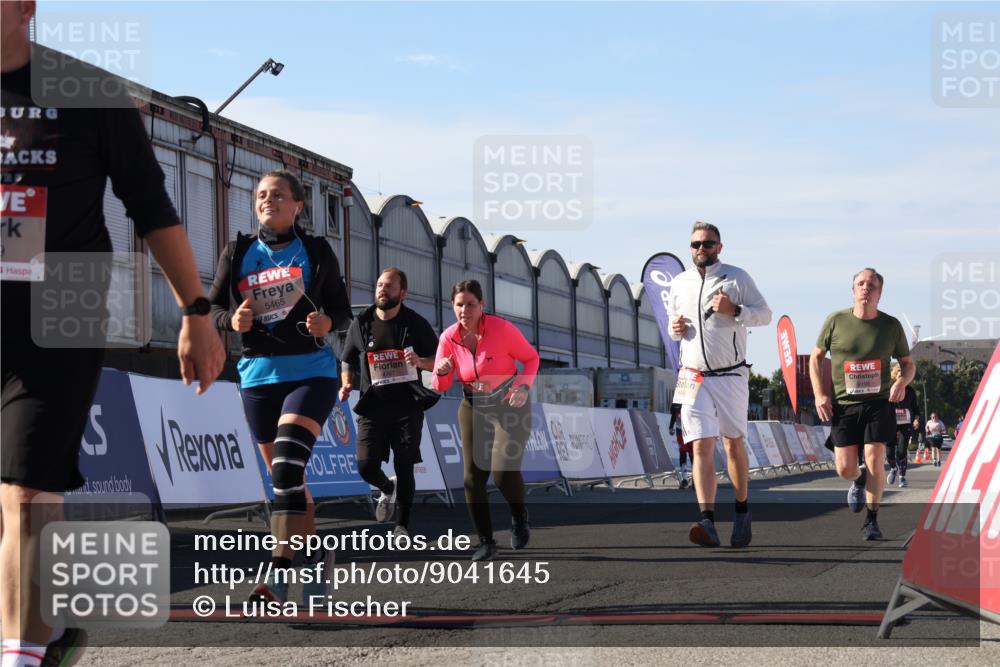 03.10.2025 - Köhlbrandbrückenlauf Luisa Fischer http://msf.ph/oto/9041645 03.10.2025 13:34:42 Ziel 4112, 4498, 4767, 4997, 5390, 5407, 5465, 6196, 6289, 6290, 6486 meine-sportfotos.de