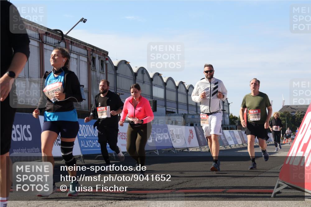 03.10.2025 - Köhlbrandbrückenlauf Luisa Fischer http://msf.ph/oto/9041652 03.10.2025 13:34:42 Ziel 4112, 4498, 4767, 4997, 5390, 5407, 5465, 6196, 6289, 6290, 6486 meine-sportfotos.de