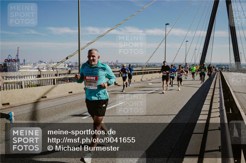 03.10.2025 - Köhlbrandbrückenlauf Michael Burmester http://msf.ph/oto/9041655 03.10.2025 12:22:59 Position 1 5948 meine-sportfotos.de