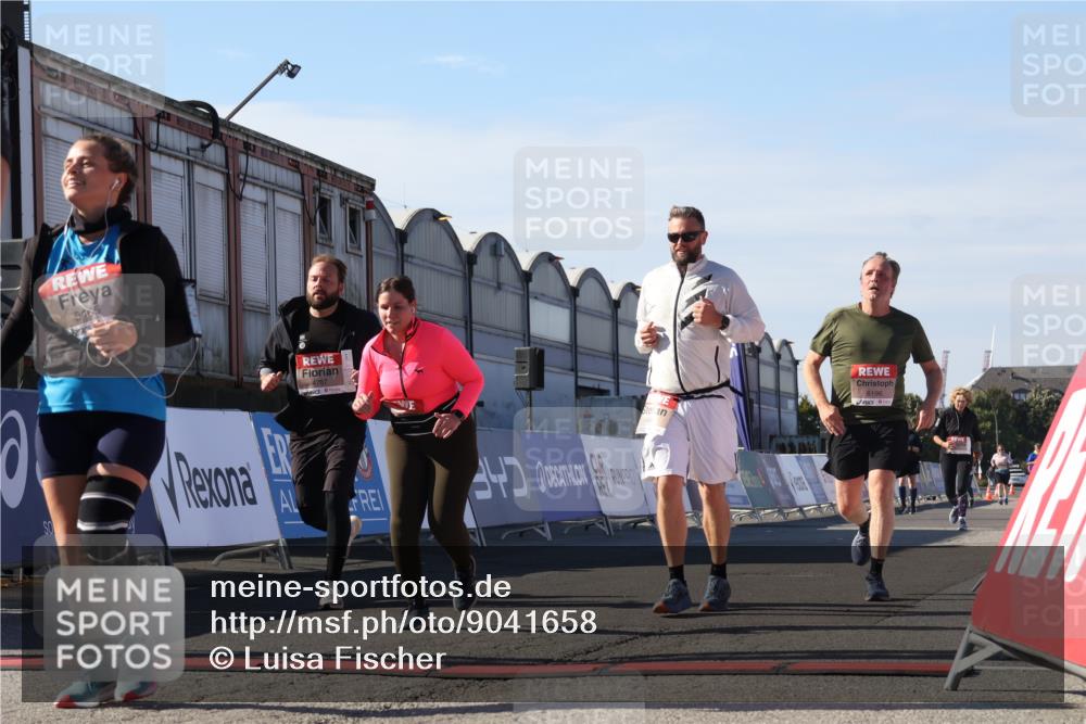 03.10.2025 - Köhlbrandbrückenlauf Luisa Fischer http://msf.ph/oto/9041658 03.10.2025 13:34:42 Ziel 4112, 4498, 4767, 4997, 5390, 5407, 5465, 6196, 6289, 6290, 6486 meine-sportfotos.de